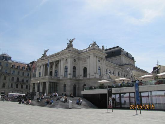Sechseläutenplatz